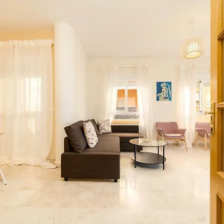 Apartment Homes Celedonio Romero Malaga